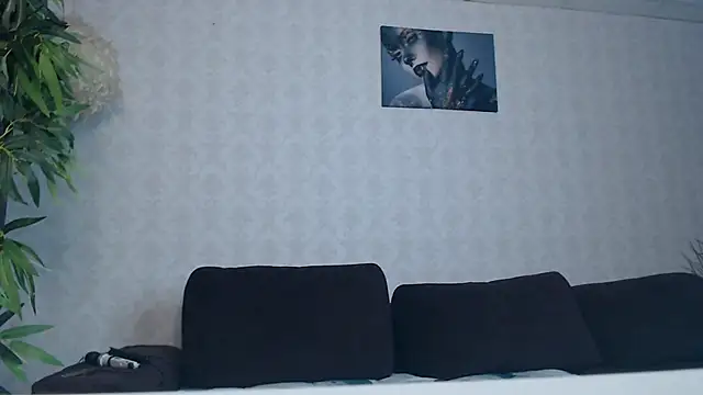 SilviaVanda online show from 12.22.25