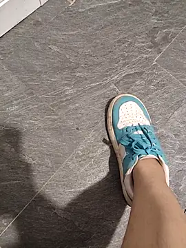 Miky Lyn online show from 02.28.26