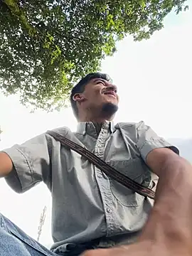 Snapshot of maxI_dick33 chatting on 02.19.26 maxI dick33 online show from 02.19.26