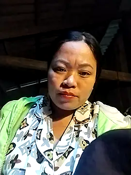 Snapshot of AlilaK2 chatting on 12.17.25 AlilaK2 online show from 12.17.25