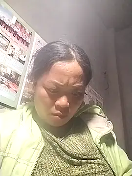 Snapshot of AlilaK2 chatting on 12.19.25 AlilaK2 online show from 12.19.25