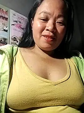 Snapshot of AlilaK2 chatting on 12.20.25 AlilaK2 online show from 12.20.25