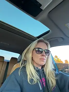 Snapshot of sinfulsara chatting on 02.13.26 sinfulsara online show from 02.13.26