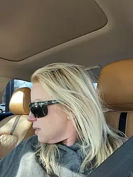 Snapshot of sinfulsara chatting on 02.16.26 sinfulsara online show from 02.16.26