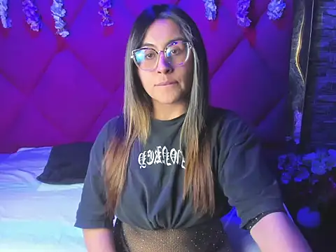 Freyaa Millerr  online show from 12.04.25