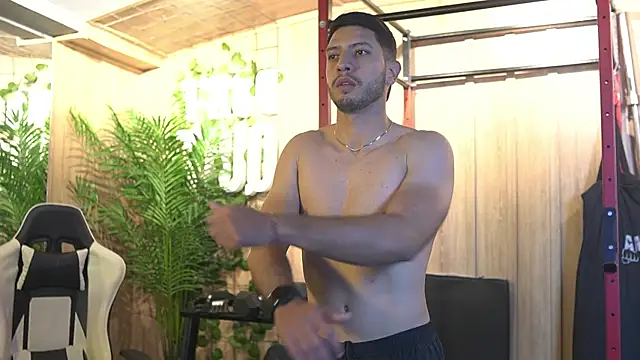 Snapshot of Thiago_Voss chatting on 12.05.25 Thiago Voss online show from 12.05.25