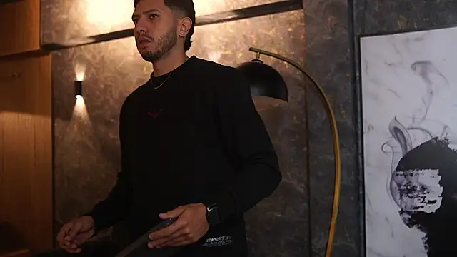 Snapshot of Thiago_Voss chatting on 12.21.25 Thiago Voss online show from 12.21.25