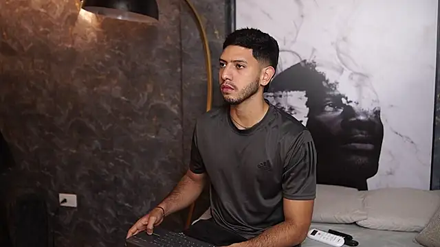 Snapshot of Thiago_Voss chatting on 12.22.25 Thiago Voss online show from 12.22.25