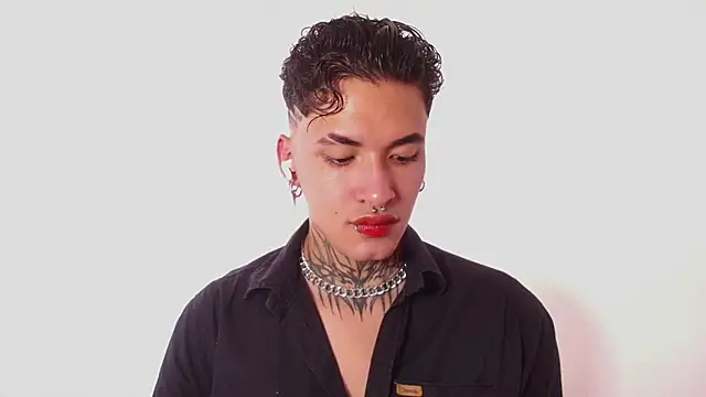 Snapshot of AlecBanne chatting on 01.18.26 AlecBanne online show from 01.18.26