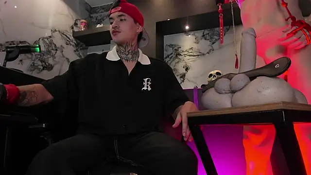 Snapshot of AlecBanne chatting on 02.09.26 AlecBanne online show from 02.09.26