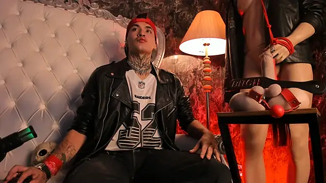 Snapshot of AlecBanne chatting on 02.14.26 AlecBanne online show from 02.14.26