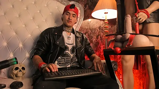 Snapshot of AlecBanne chatting on 02.15.26 AlecBanne online show from 02.15.26