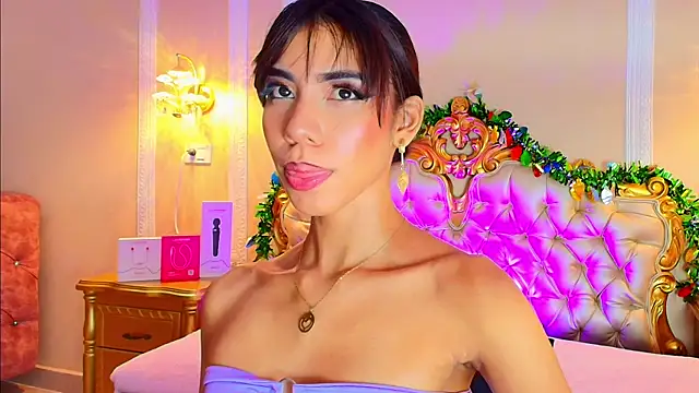 Snapshot of BellaHarpeer chatting on 12.16.25 BellaHarpeer online show from 12.16.25