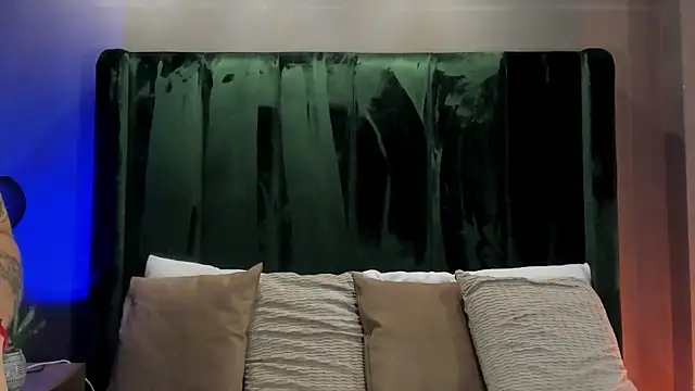 TaniaRedd  online show from 02.27.26