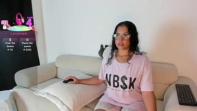 DakothaHyland  online show from 01.15.26