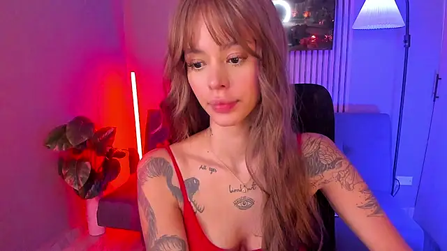 Snapshot of VegaLuxe chatting on 01.18.26 VegaLuxe online show from 01.18.26