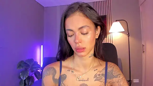 Snapshot of VegaLuxe chatting on 02.24.26 VegaLuxe online show from 02.24.26