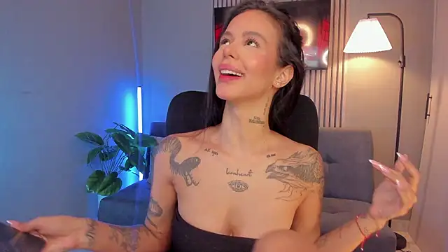 Snapshot of VegaLuxe chatting on 03.13.26 VegaLuxe online show from 03.13.26