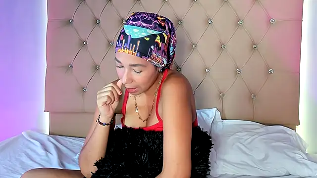 EmmaLawrence  online show from 12.22.25