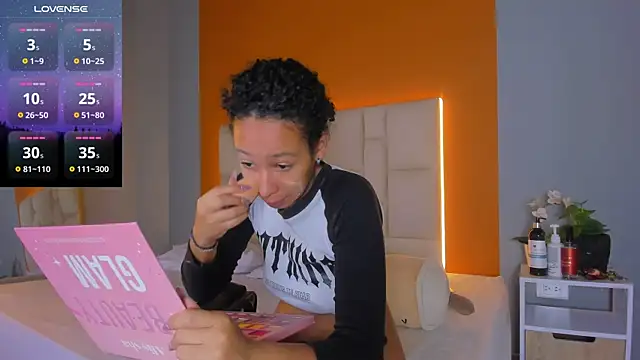 EmmaLawrence  online show from 06.11.26