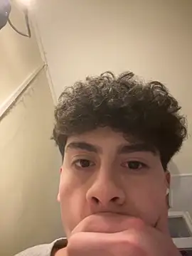 Snapshot of hungspanishtwink chatting on 02.14.26 hungspanishtwink online show from 02.14.26