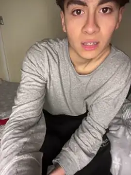 Snapshot of hungspanishtwink chatting on 03.27.26 hungspanishtwink online show from 03.27.26