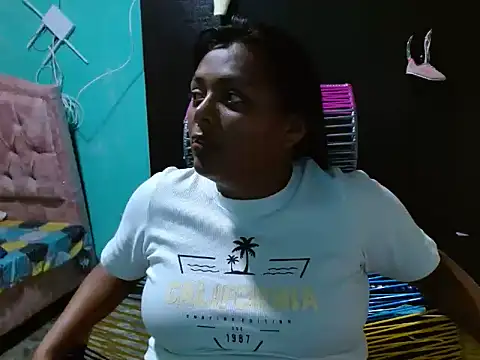 Snapshot of caro_lil chatting on 06.16.26 caro lil online show from 06.16.26