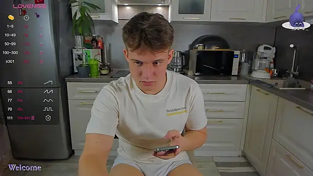 Snapshot of fruitninjaga chatting on 12.17.25 fruitninjaga online show from 12.17.25