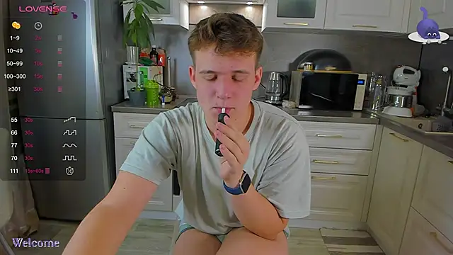 Snapshot of fruitninjaga chatting on 12.18.25 fruitninjaga online show from 12.18.25