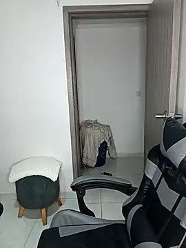Snapshot of Valeriaa_21 chatting on 05.19.26 Valeriaa 21 online show from 05.19.26