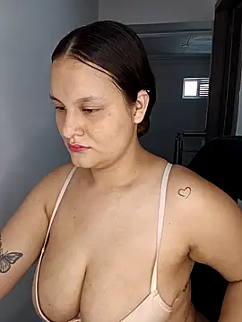 Snapshot of Valeriaa_21 chatting on 06.21.26 Valeriaa 21 online show from 06.21.26