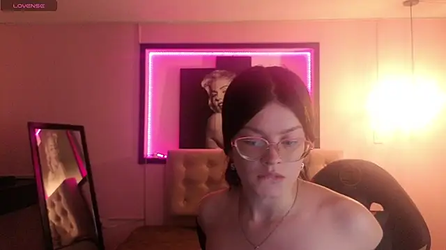 Sara valderrama  online show from 02.05.26