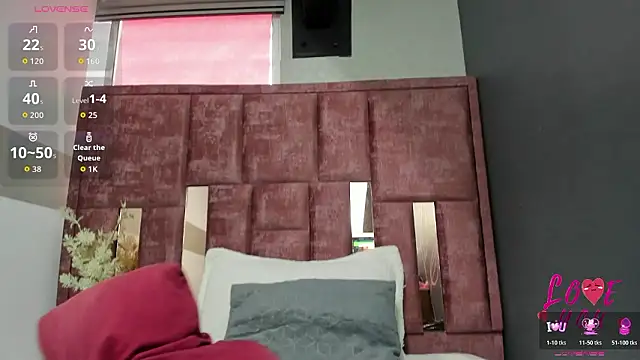 Kiara Fox   online show from 03.05.26