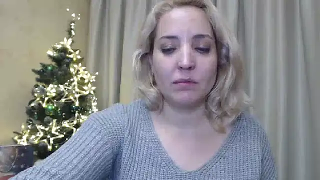 Snapshot of sweetpussy chatting on 12.21.24 sweetpussy online show from 12.21.24