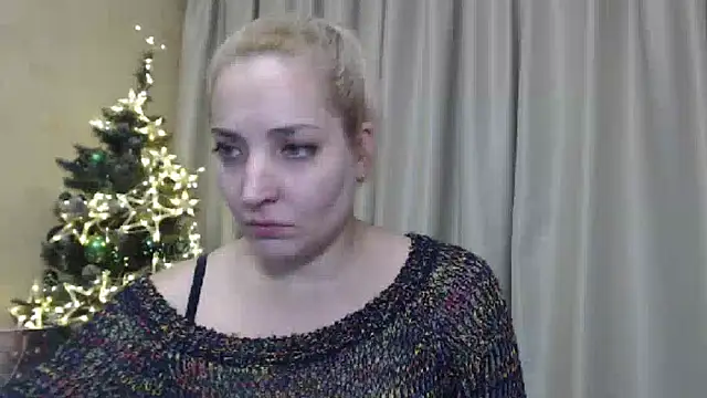 Snapshot of sweetpussy chatting on 12.22.24 sweetpussy online show from 12.22.24