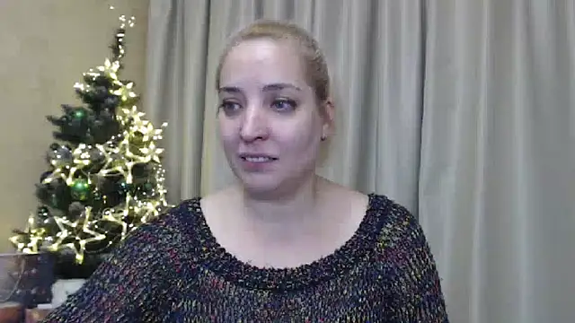 Snapshot of sweetpussy chatting on 12.22.24 sweetpussy online show from 12.22.24