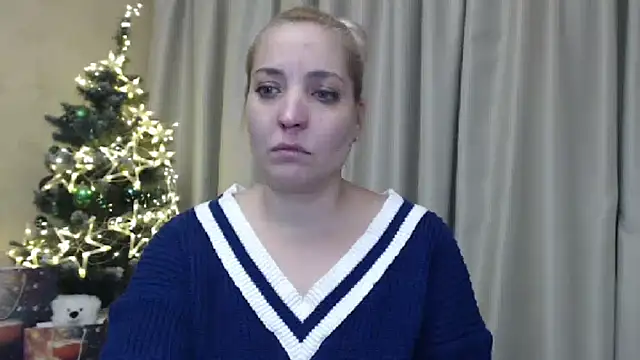 Snapshot of sweetpussy chatting on 12.24.24 sweetpussy online show from 12.24.24