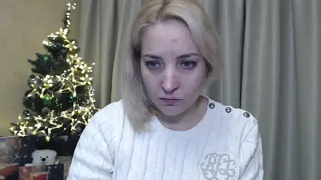 Snapshot of sweetpussy chatting on 12.25.24 sweetpussy online show from 12.25.24