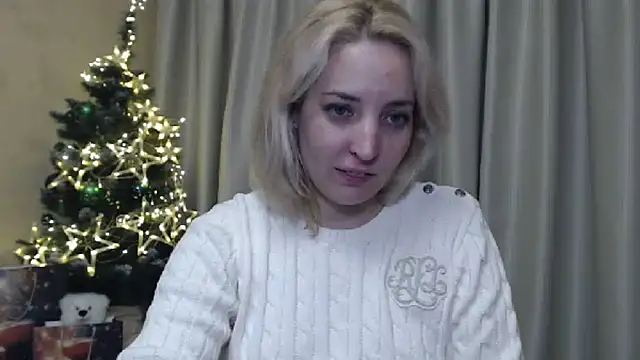 Snapshot of sweetpussy chatting on 12.25.24 sweetpussy online show from 12.25.24
