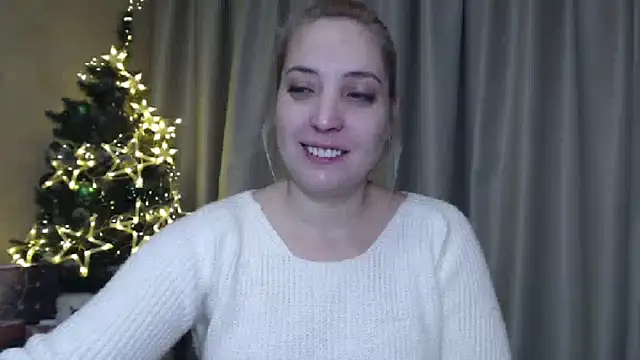 Snapshot of sweetpussy chatting on 12.26.24 sweetpussy online show from 12.26.24