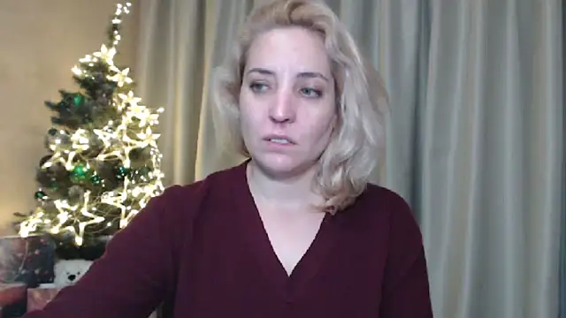 Snapshot of sweetpussy chatting on 12.28.24 sweetpussy online show from 12.28.24