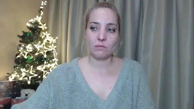Snapshot of sweetpussy chatting on 12.29.24 sweetpussy online show from 12.29.24