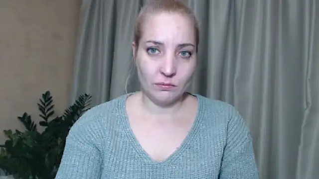 Snapshot of sweetpussy chatting on 01.10.25 sweetpussy online show from 01.10.25