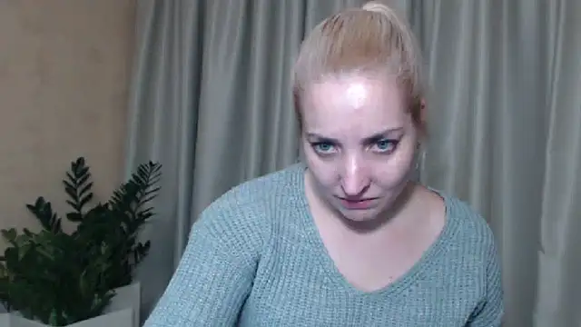 Snapshot of sweetpussy chatting on 01.10.25 sweetpussy online show from 01.10.25