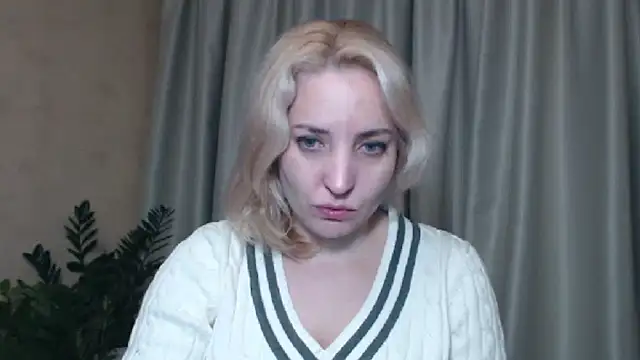 Snapshot of sweetpussy chatting on 01.11.25 sweetpussy online show from 01.11.25