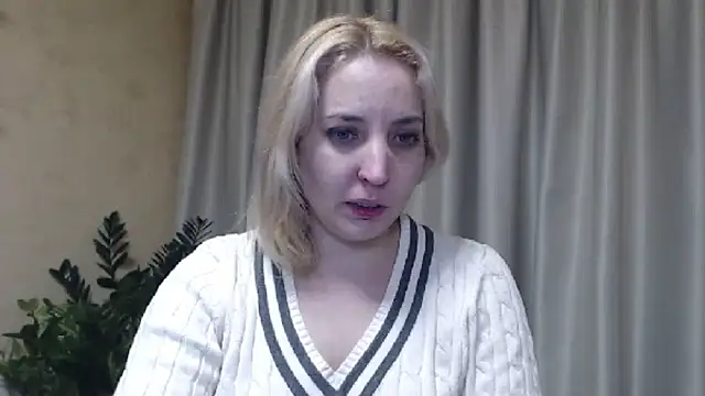 Snapshot of sweetpussy chatting on 01.15.25 sweetpussy online show from 01.15.25