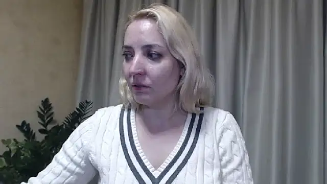 Snapshot of sweetpussy chatting on 01.15.25 sweetpussy online show from 01.15.25