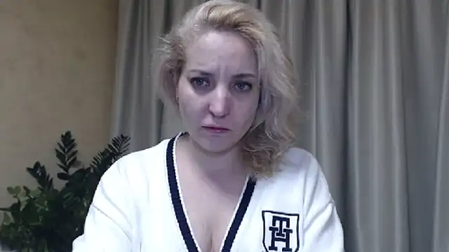 Snapshot of sweetpussy chatting on 01.17.25 sweetpussy online show from 01.17.25