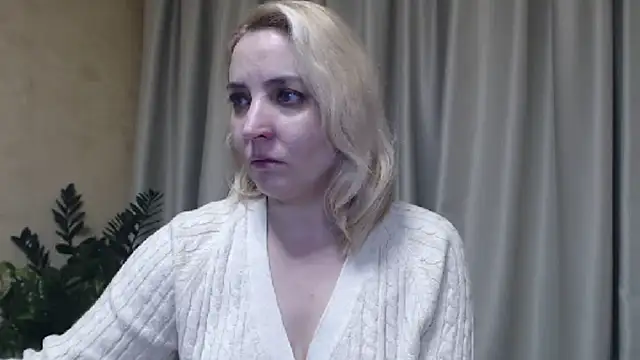Snapshot of sweetpussy chatting on 01.28.25 sweetpussy online show from 01.28.25
