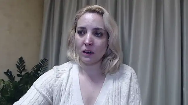 Snapshot of sweetpussy chatting on 01.28.25 sweetpussy online show from 01.28.25